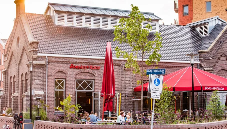 People sitting Outside Poesiat en Kater Oost